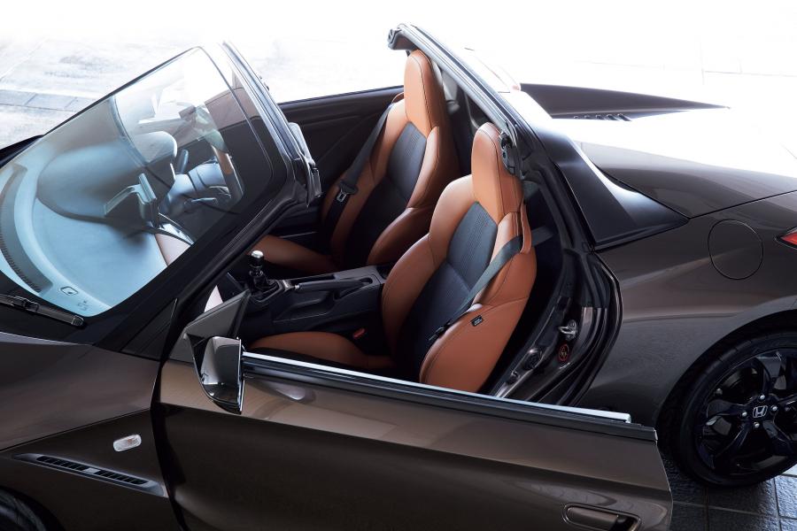 Интерьер Honda S660 Bruno Leather Edition 2017 года  (фото 3 из 7)